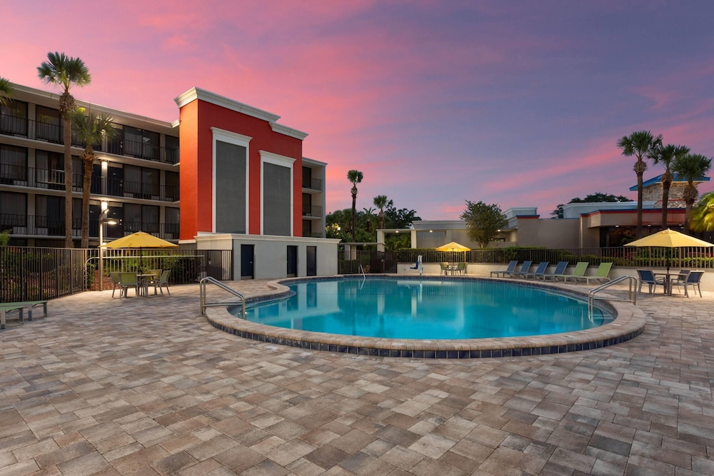 Days Inn by Wyndham Orlando Conv. Center/International Dr — Swimming pool in Orlando, Florida