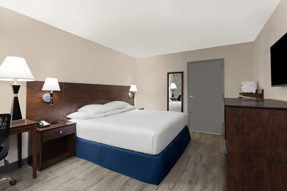 Days Inn by Wyndham Orlando Conv. Center/International Dr — Hotel rooms in Orlando, Florida