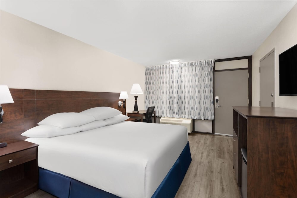 Days Inn by Wyndham Orlando Conv. Center/International Dr — Hotel rooms in Orlando, Florida