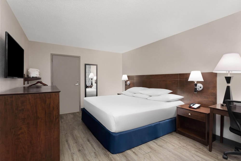 Days Inn by Wyndham Orlando Conv. Center/International Dr — Hotel rooms in Orlando, Florida