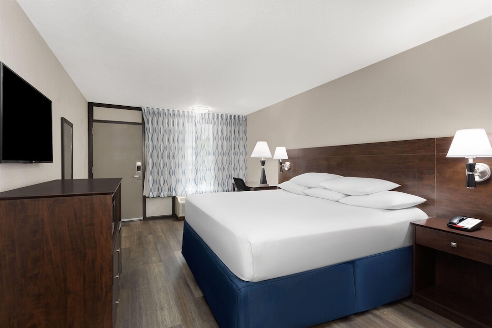 Days Inn by Wyndham Orlando Conv. Center/International Dr — Hotel rooms in Orlando, Florida