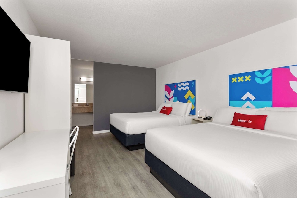 Baymont by Wyndham Orlando North Millenia — Hotel rooms in Orlando, Florida