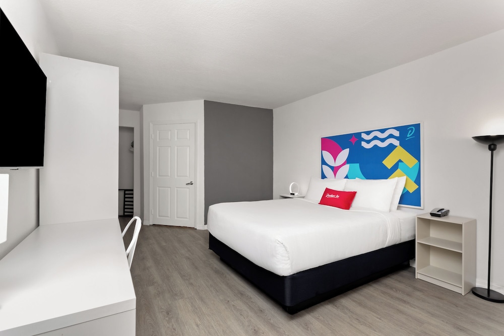 Baymont by Wyndham Orlando North Millenia — Hotel rooms in Orlando, Florida