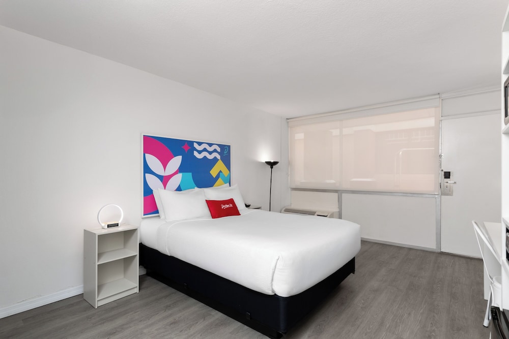 Baymont by Wyndham Orlando North Millenia — Hotel rooms in Orlando, Florida