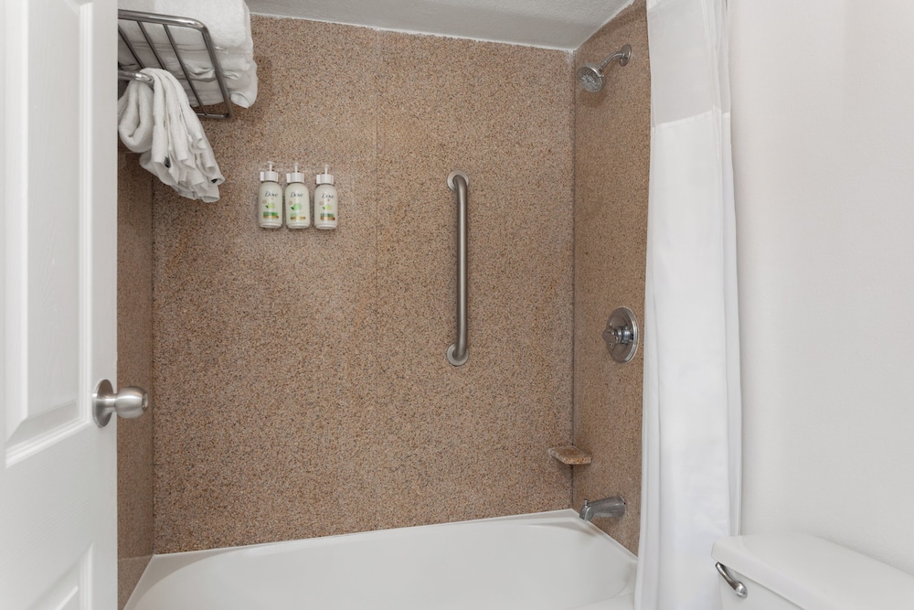 Baymont by Wyndham Orlando North Millenia — Hotel rooms in Orlando, Florida