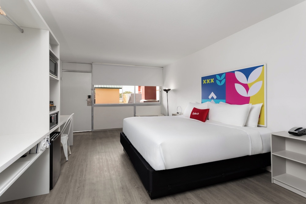 Baymont by Wyndham Orlando North Millenia — Hotel rooms in Orlando, Florida