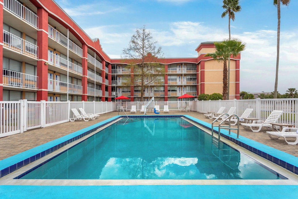 Baymont by Wyndham Orlando North Millenia — Main photo in Orlando, Florida