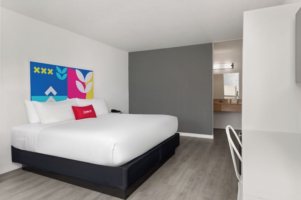 Baymont by Wyndham Orlando North Millenia — Hotel rooms in Orlando, Florida