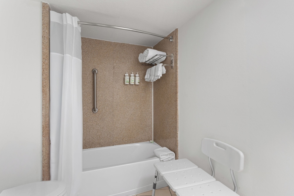 Baymont by Wyndham Orlando North Millenia — Hotel rooms in Orlando, Florida