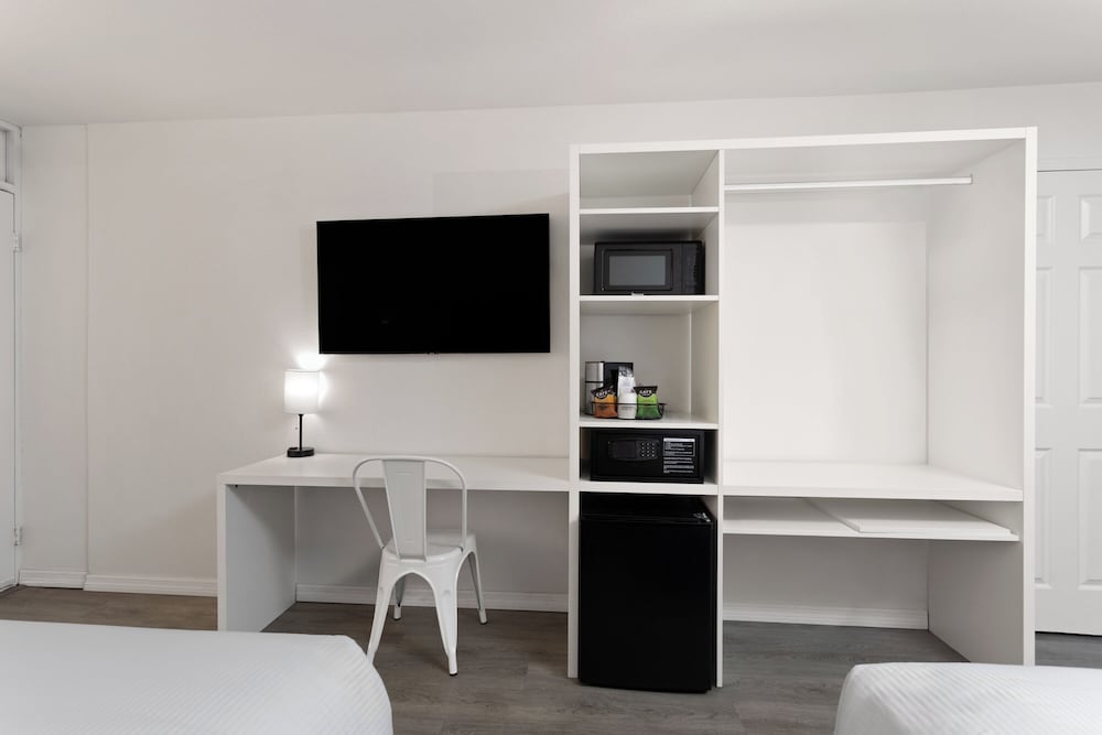 Baymont by Wyndham Orlando North Millenia — Hotel rooms in Orlando, Florida