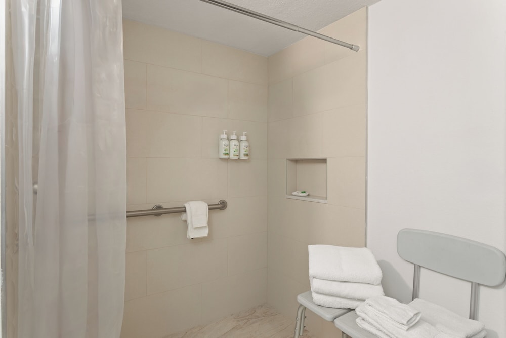 Baymont by Wyndham Orlando North Millenia — Hotel rooms in Orlando, Florida