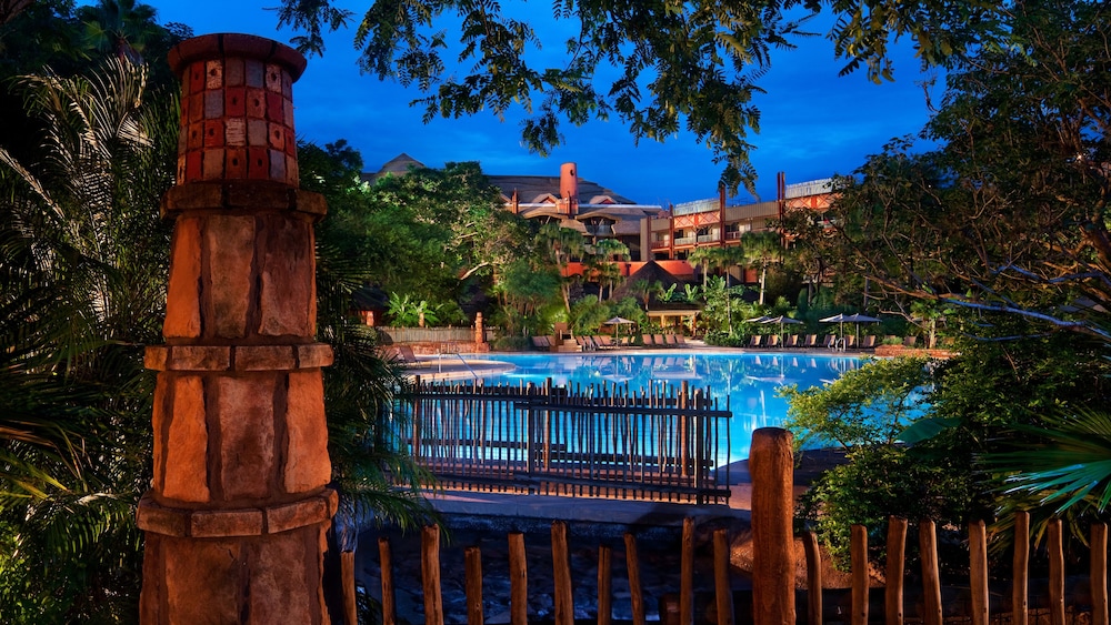 Disney's Animal Kingdom Lodge — Swimming pool in Kissimmee, Florida