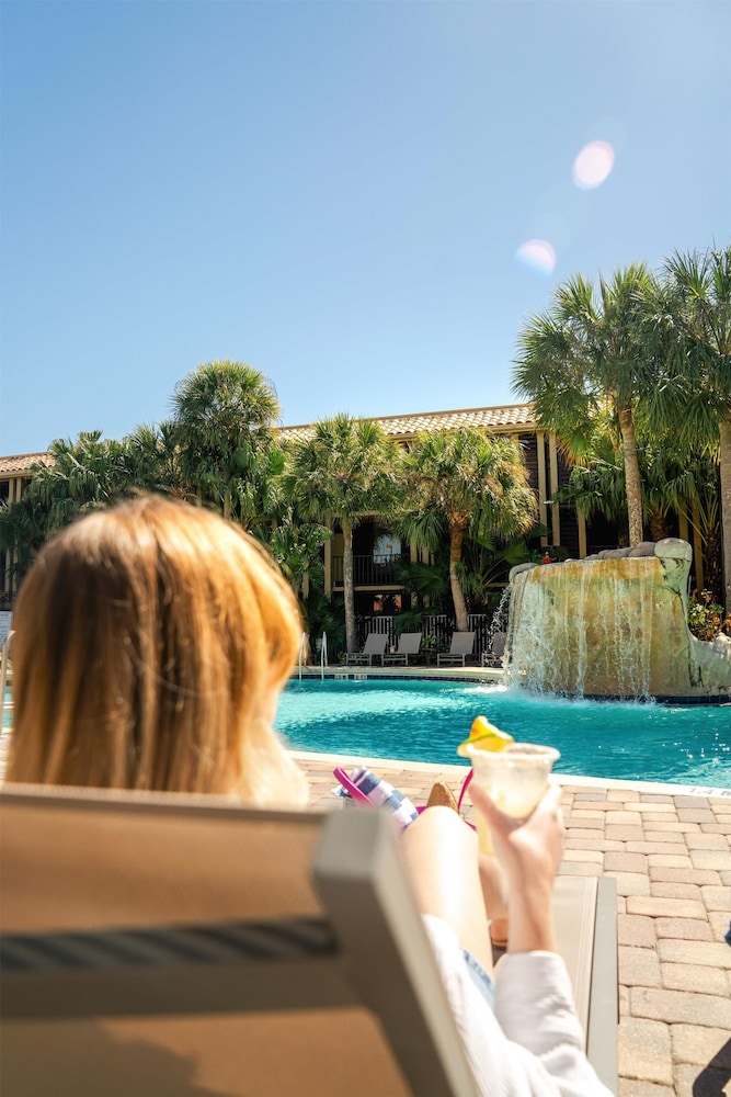 DoubleTree by Hilton Orlando Theme Park Resort — Swimming pool in Orlando, Florida