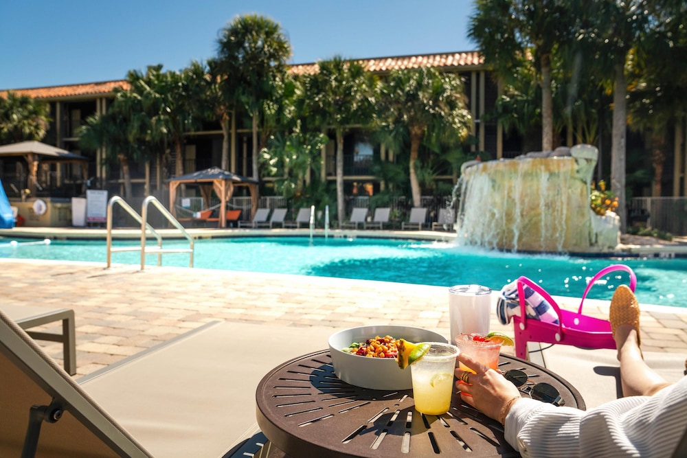 DoubleTree by Hilton Orlando Theme Park Resort — Swimming pool in Orlando, Florida