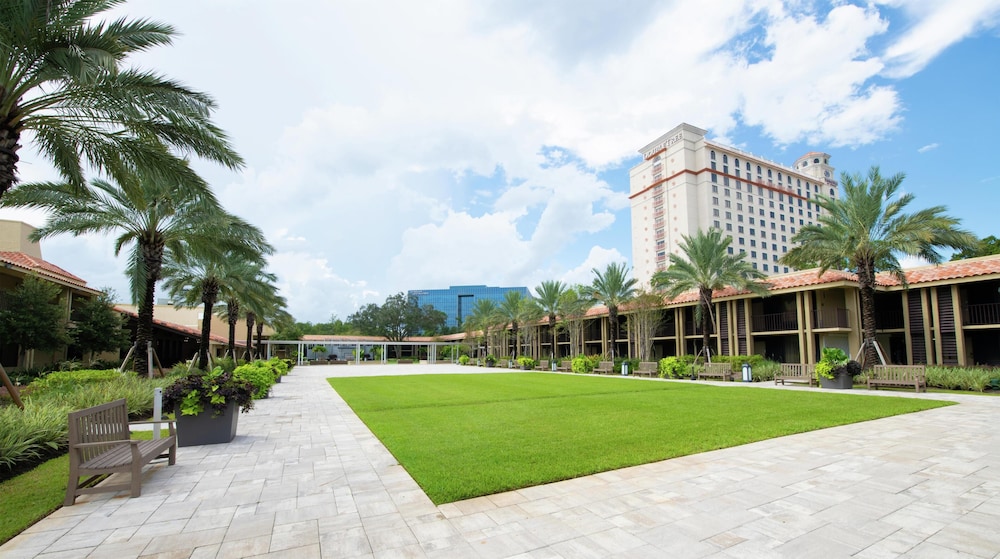 DoubleTree by Hilton Orlando Theme Park Resort — Hotel building in Orlando, Florida