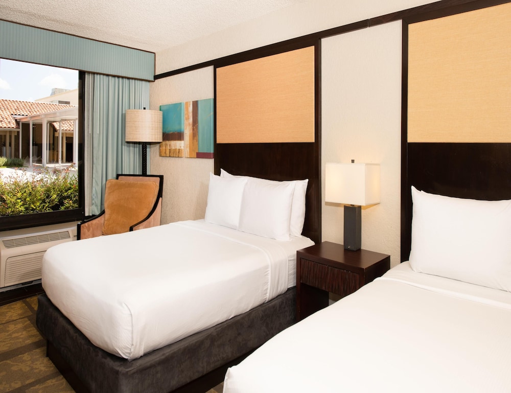 DoubleTree by Hilton Orlando Theme Park Resort — Hotel rooms in Orlando, Florida