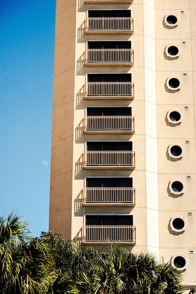 DoubleTree by Hilton Orlando Theme Park Resort — Hotel building in Orlando, Florida