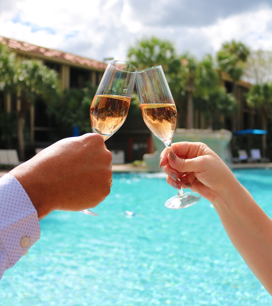 DoubleTree by Hilton Orlando Theme Park Resort — Swimming pool in Orlando, Florida