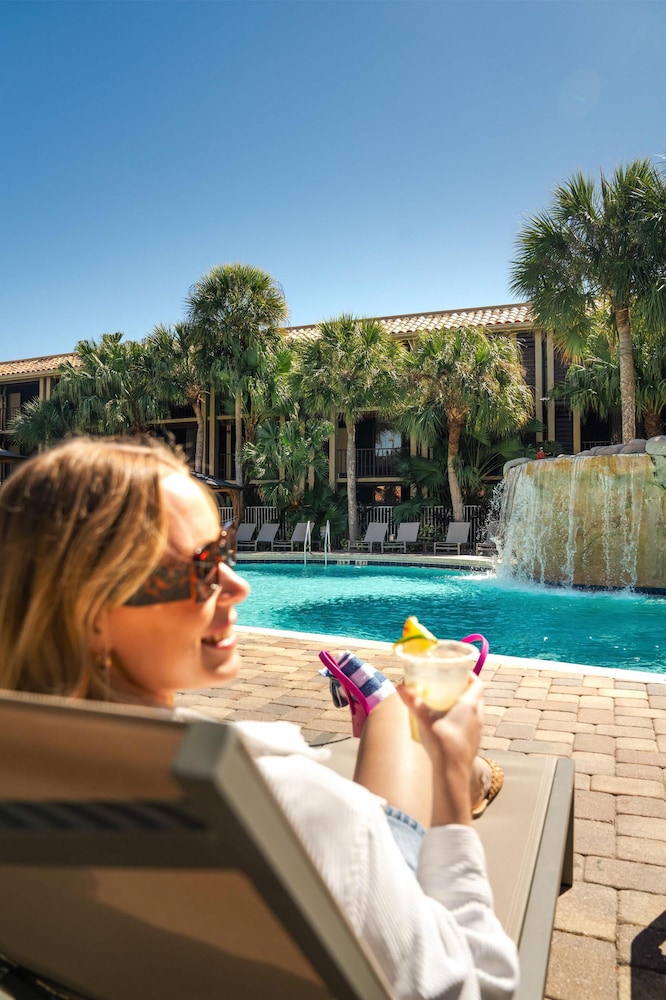 DoubleTree by Hilton Orlando Theme Park Resort — Swimming pool in Orlando, Florida