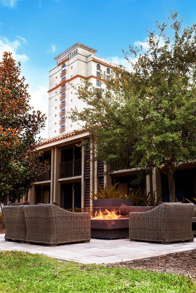 DoubleTree by Hilton Orlando Theme Park Resort — Hotel building in Orlando, Florida