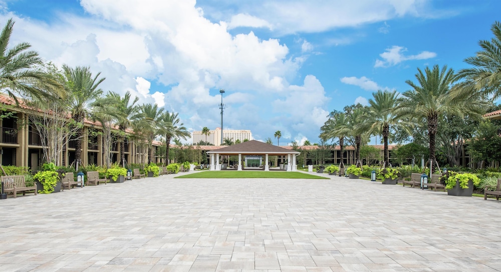 DoubleTree by Hilton Orlando Theme Park Resort — Hotel building in Orlando, Florida