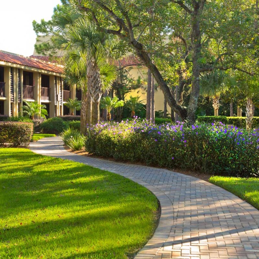 DoubleTree by Hilton Orlando Theme Park Resort — Hotel building in Orlando, Florida