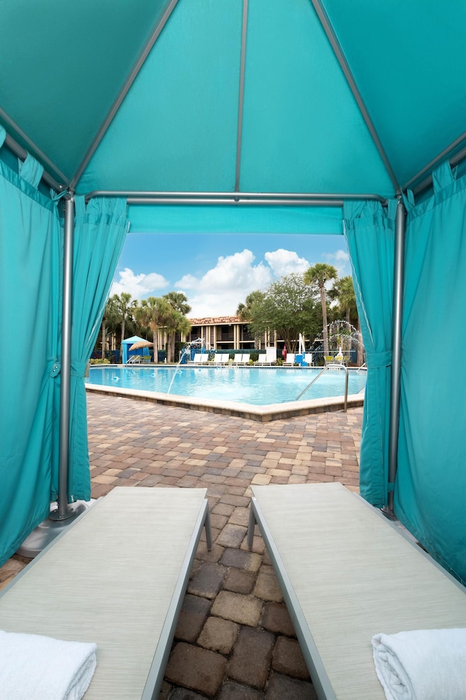 DoubleTree by Hilton Orlando Theme Park Resort — Swimming pool in Orlando, Florida