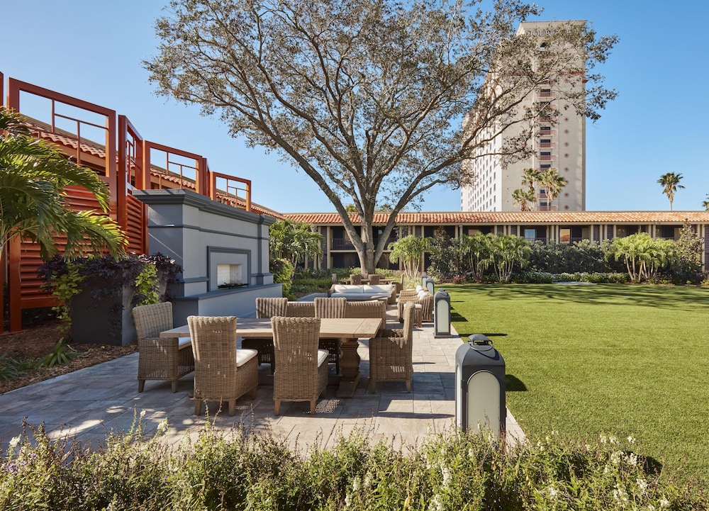 DoubleTree by Hilton Orlando Theme Park Resort — Hotel building in Orlando, Florida