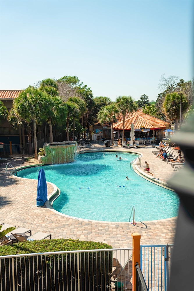 DoubleTree by Hilton Orlando Theme Park Resort — Swimming pool in Orlando, Florida