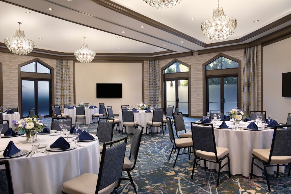 DoubleTree Suites by Hilton Orlando - Disney Springs® Area — Restaurant & bars in Lake Buena Vista, Florida