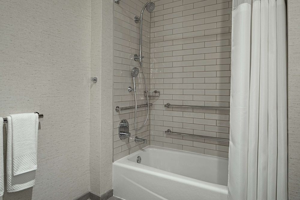 DoubleTree Suites by Hilton Orlando - Disney Springs® Area — Hotel rooms in Lake Buena Vista, Florida