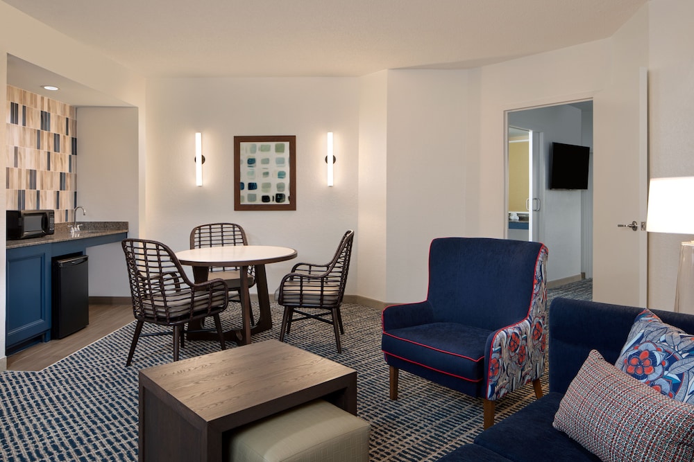 DoubleTree Suites by Hilton Orlando - Disney Springs® Area — Hotel rooms in Lake Buena Vista, Florida