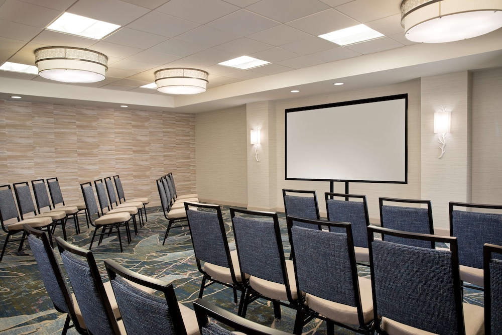DoubleTree Suites by Hilton Orlando - Disney Springs® Area — Hotel building in Lake Buena Vista, Florida