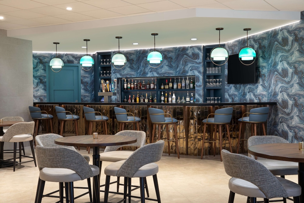 DoubleTree Suites by Hilton Orlando - Disney Springs® Area — Restaurant & bars in Lake Buena Vista, Florida