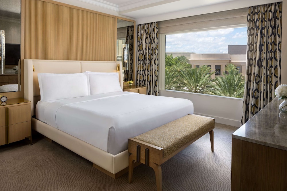 Waldorf Astoria Orlando - An Official Walt Disney World® Hotel — Hotel rooms in Orlando, Florida
