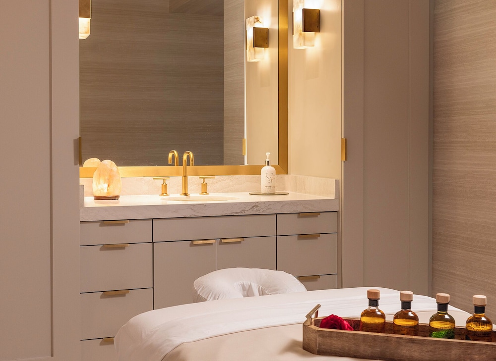 Waldorf Astoria Orlando - An Official Walt Disney World® Hotel — Hotel rooms in Orlando, Florida