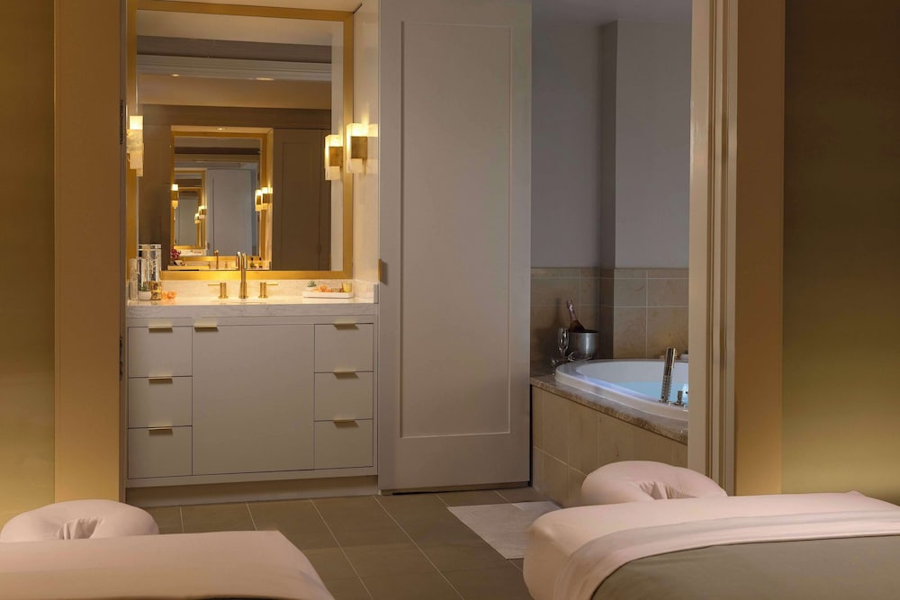 Waldorf Astoria Orlando - An Official Walt Disney World® Hotel — Hotel rooms in Orlando, Florida