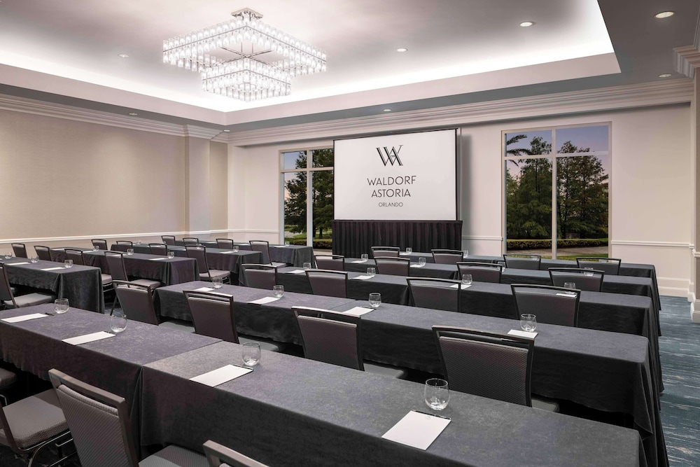 Waldorf Astoria Orlando - An Official Walt Disney World® Hotel — Hotel building in Orlando, Florida