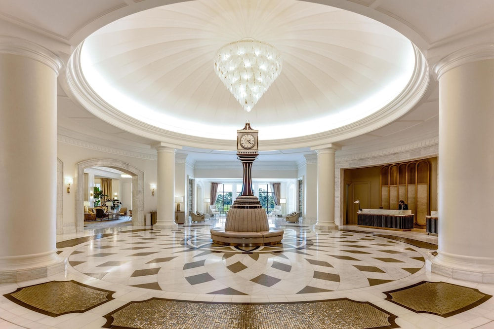Waldorf Astoria Orlando - An Official Walt Disney World® Hotel — Hotel building in Orlando, Florida