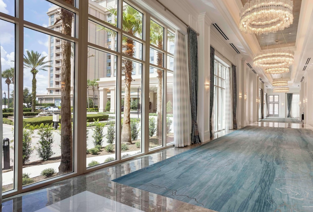Waldorf Astoria Orlando - An Official Walt Disney World® Hotel — Swimming pool in Orlando, Florida