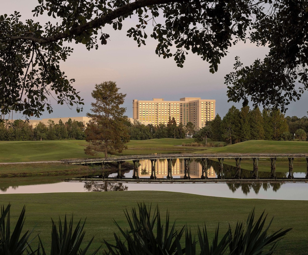 Waldorf Astoria Orlando - An Official Walt Disney World® Hotel — Hotel building in Orlando, Florida