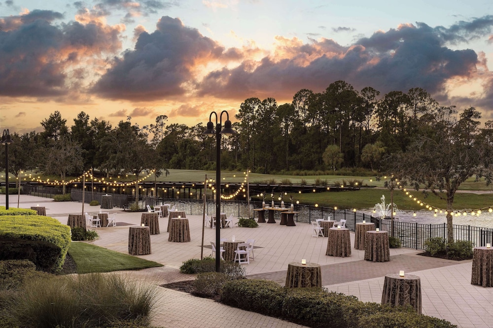 Waldorf Astoria Orlando - An Official Walt Disney World® Hotel — Hotel building in Orlando, Florida