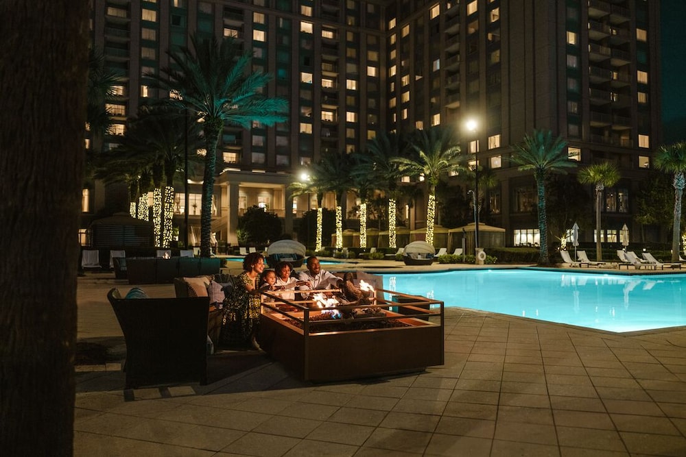 Waldorf Astoria Orlando - An Official Walt Disney World® Hotel — Swimming pool in Orlando, Florida