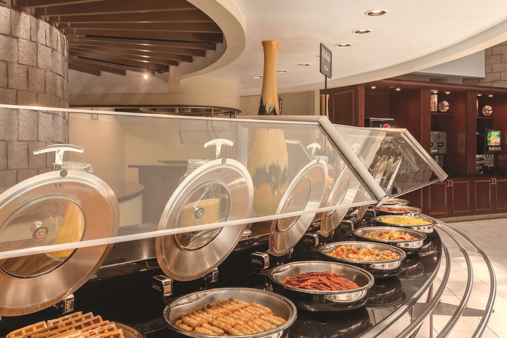 Embassy Suites by Hilton Orlando International Drive ICON Park — Restaurant & bars in Orlando, Florida