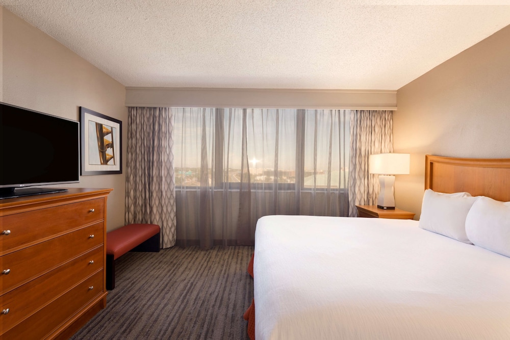 Embassy Suites by Hilton Orlando International Drive ICON Park — Hotel rooms in Orlando, Florida