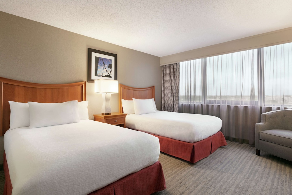 Embassy Suites by Hilton Orlando International Drive ICON Park — Hotel rooms in Orlando, Florida