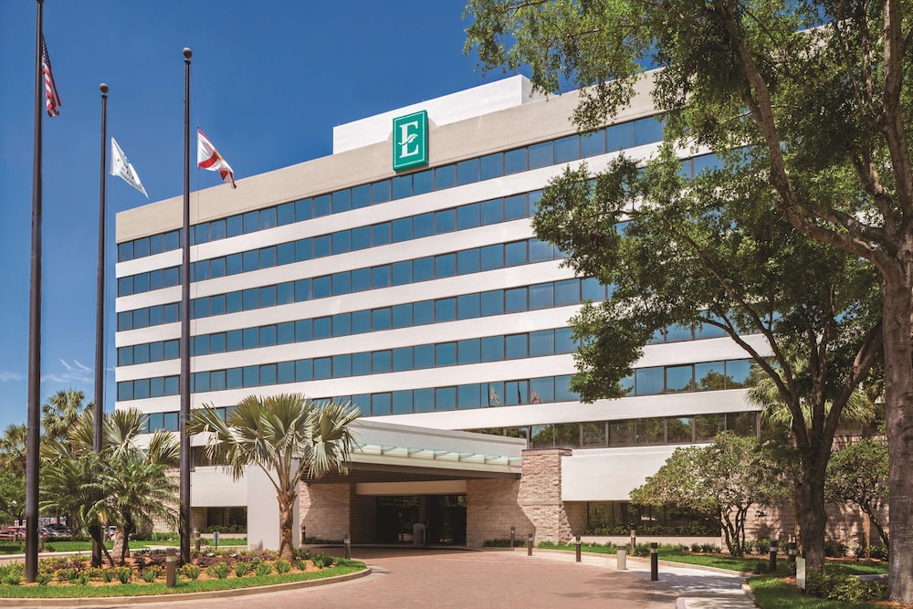 Embassy Suites by Hilton Orlando International Drive ICON Park — Hotel building in Orlando, Florida