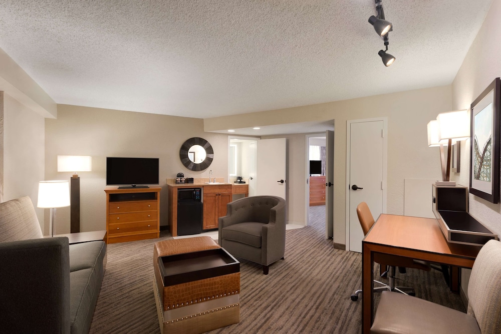 Embassy Suites by Hilton Orlando International Drive ICON Park — Hotel rooms in Orlando, Florida