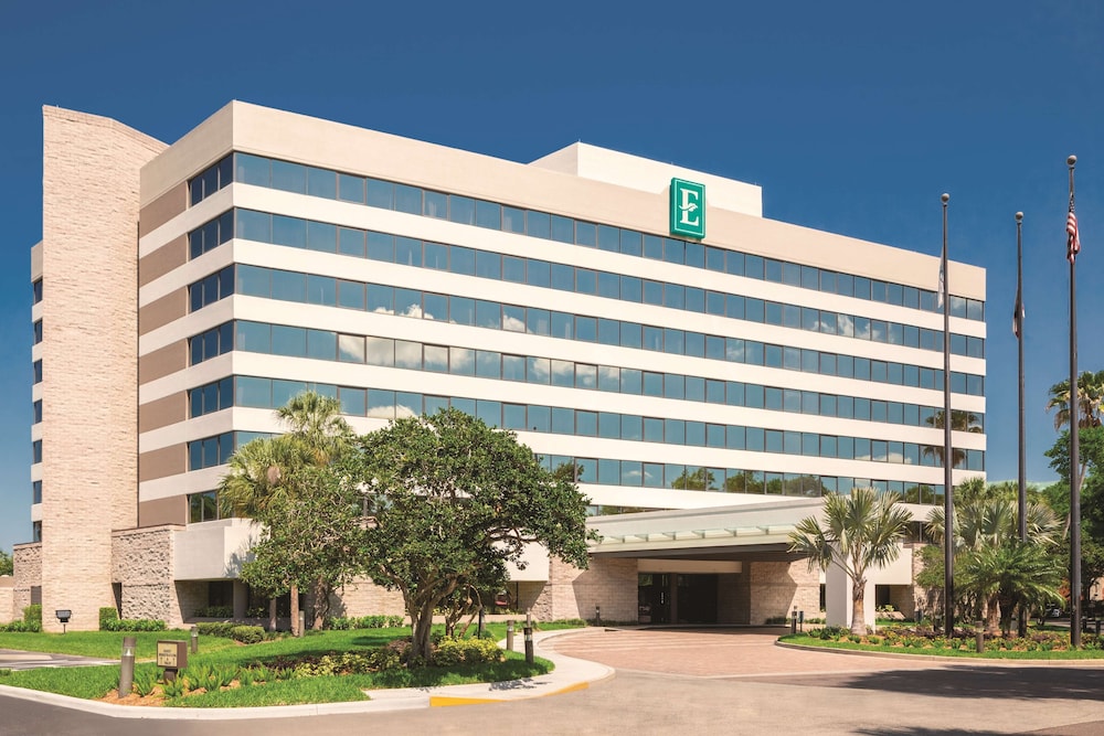 Embassy Suites by Hilton Orlando International Drive ICON Park — Hotel building in Orlando, Florida