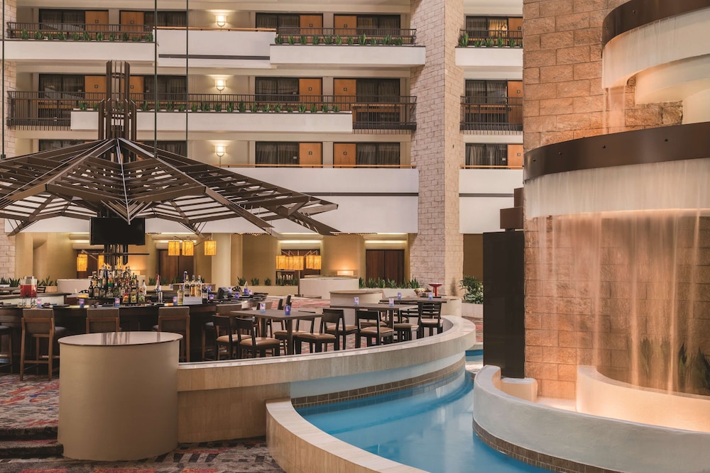 Embassy Suites by Hilton Orlando International Drive ICON Park — Restaurant & bars in Orlando, Florida